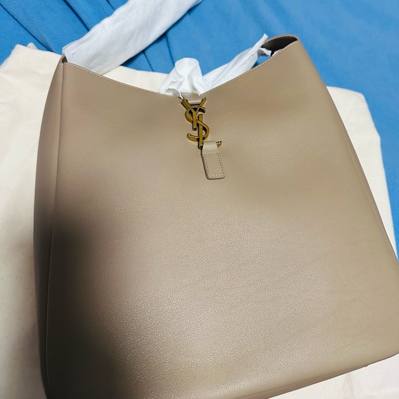 Authentic Saint Laurent le 5 A 7 supple large in grained leather - Picture 3 of 13